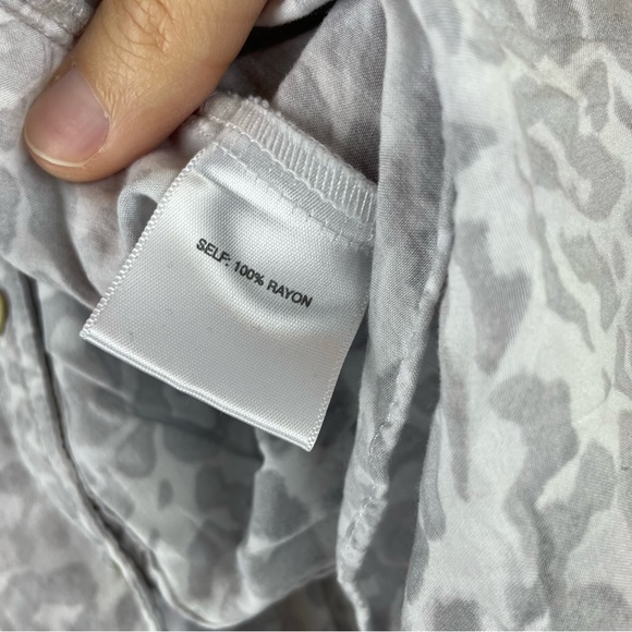 Jane and Delancey White Gray Leopard Animal Print Top Women Medium - Picture 7 of 7